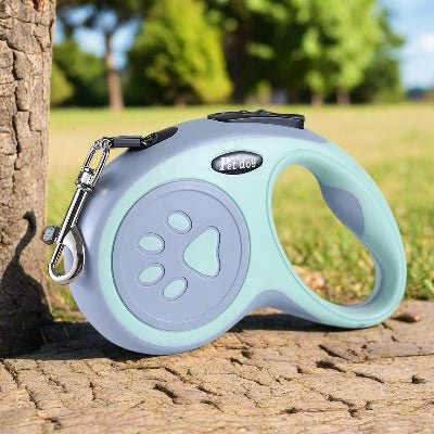 longe pour chien verte au pied de arbre