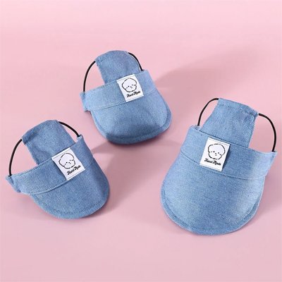 3 Casquette chien​ sur fond rose