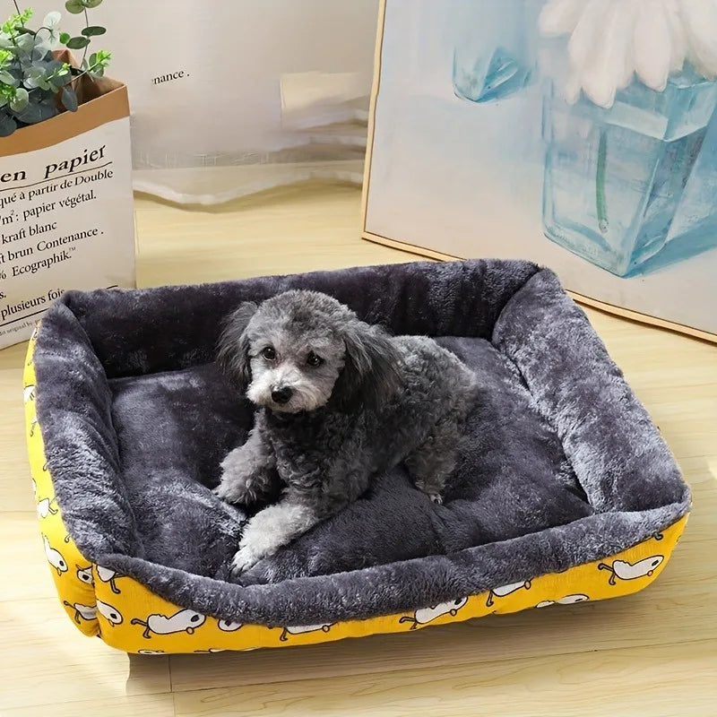 caniche gris couche dans canape lit pour chien sur le sol