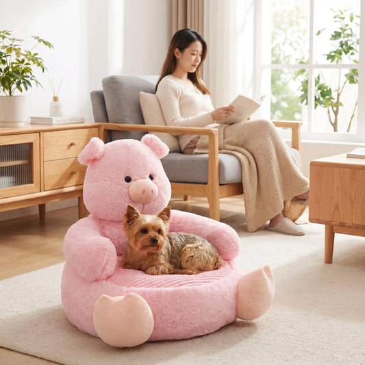yorkie couché sur canapé pour chien en forme de cochon rose avec dame qui lit sur fauteuil