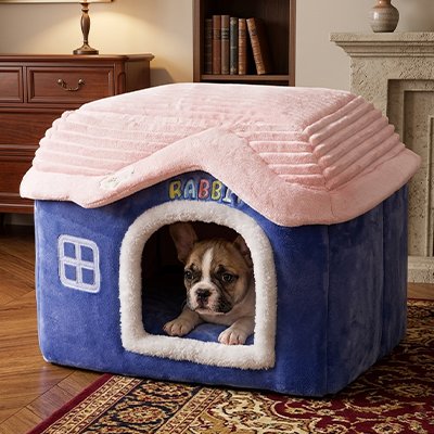 frenchie couché dans Niche Chien 