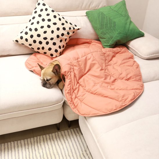frenchie dort sous Tapis pour chien rose