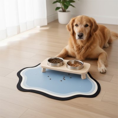 golden retriever en face de Tapis absorbant gamelle chien​ bleu