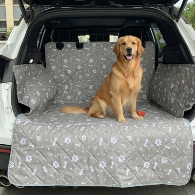 golden retriever est assis sur Protection chien voiture