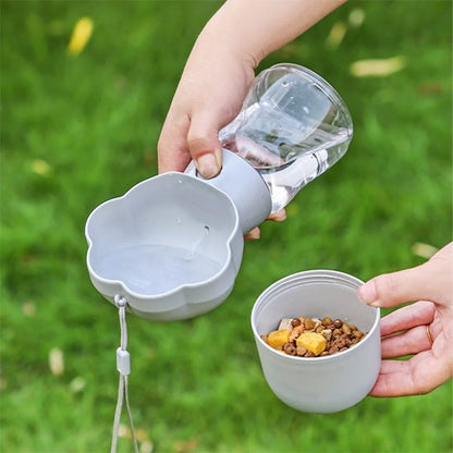 Gourde pour Chien dans la main de femme