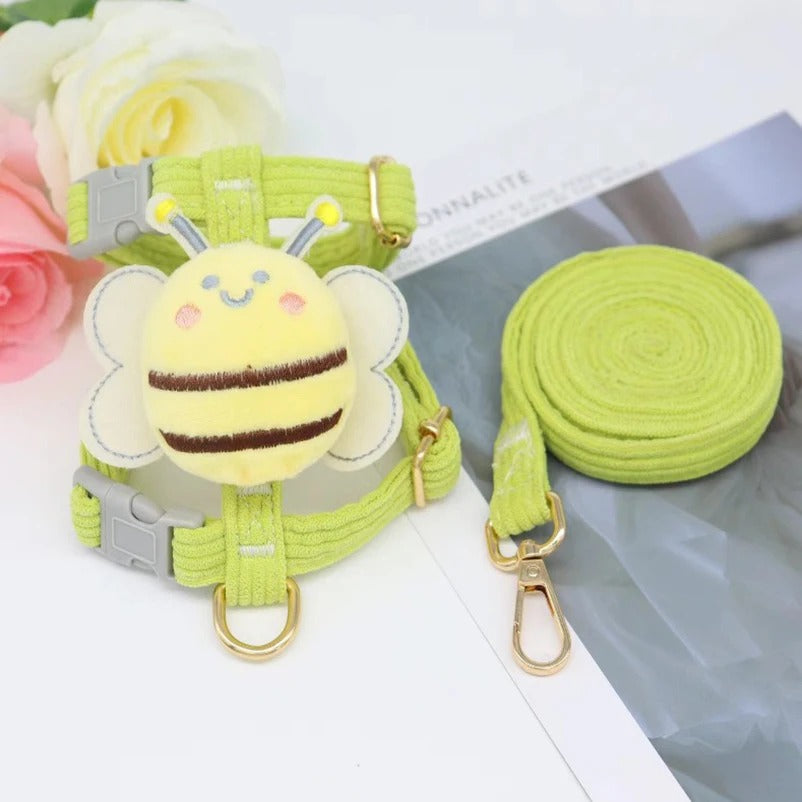 harnais pour etit chien vert sur table