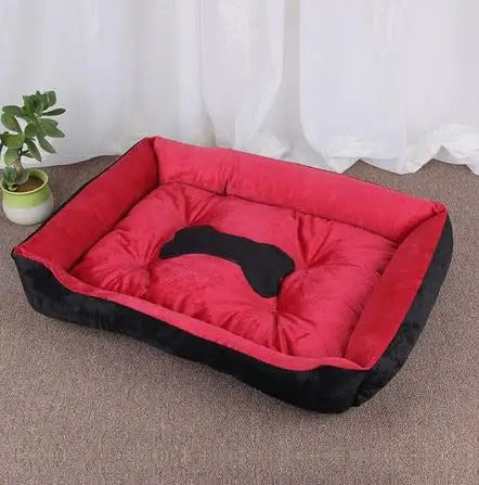 panier à chien rouge sur tapis