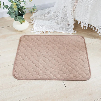 tapis absorbant rose sur sol bois