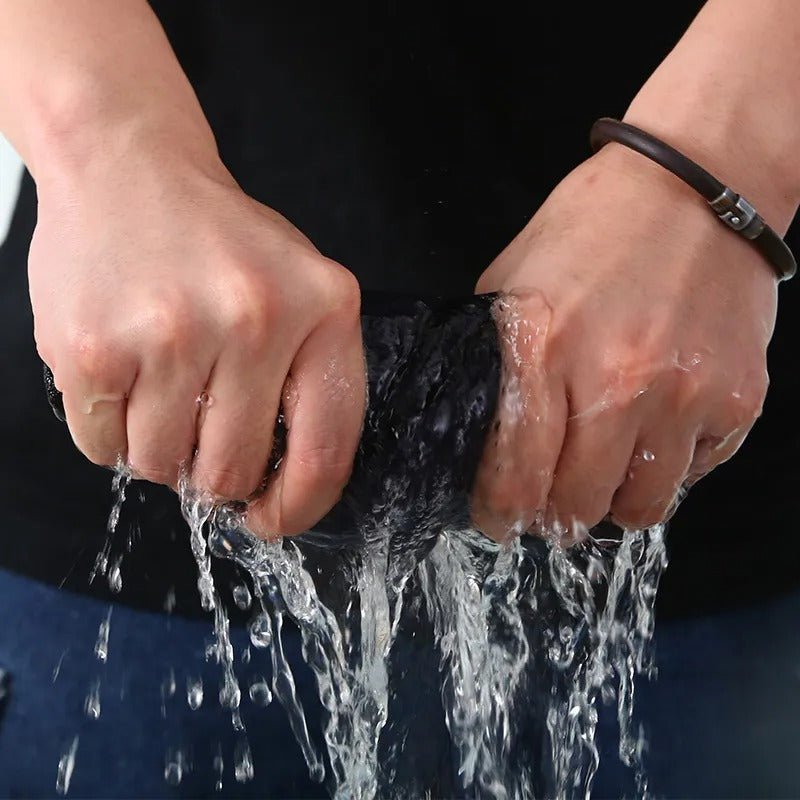 mains tordent serviette pour chien noire