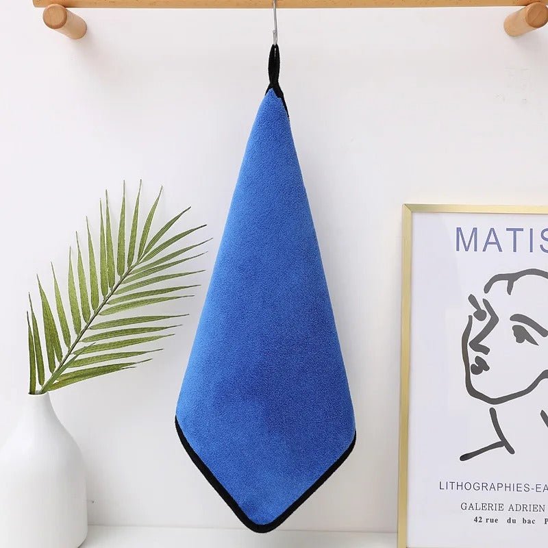 Serviette pour chien bleue susoendue