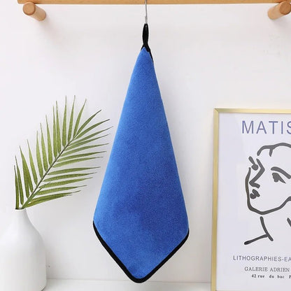 Serviette pour chien bleue susoendue